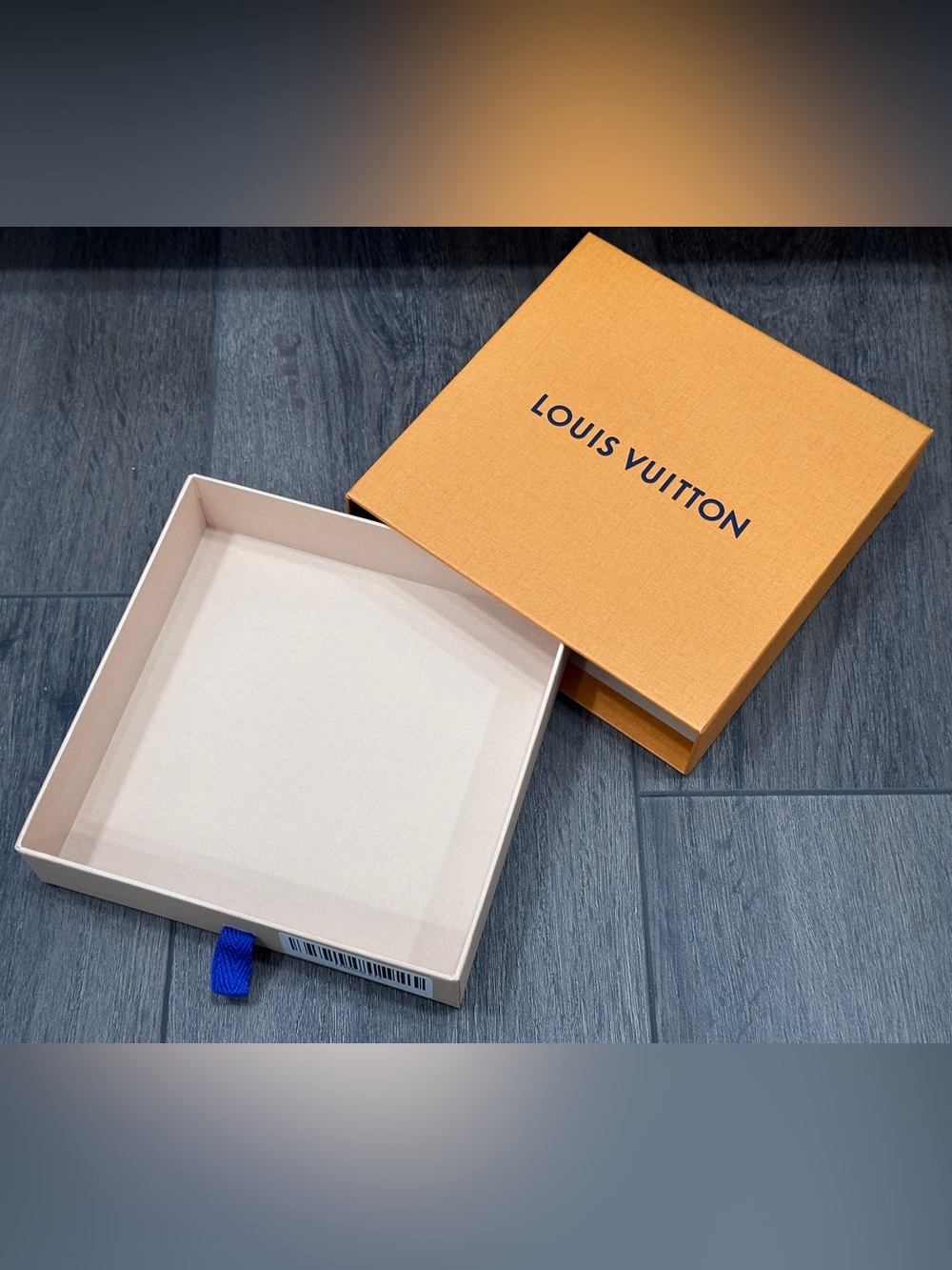 LOUIS VUITTON SIGNATURE ORANGE PAPER EMPTY WALLET BOX. PRE-OWNED. - Picture 4 of 12